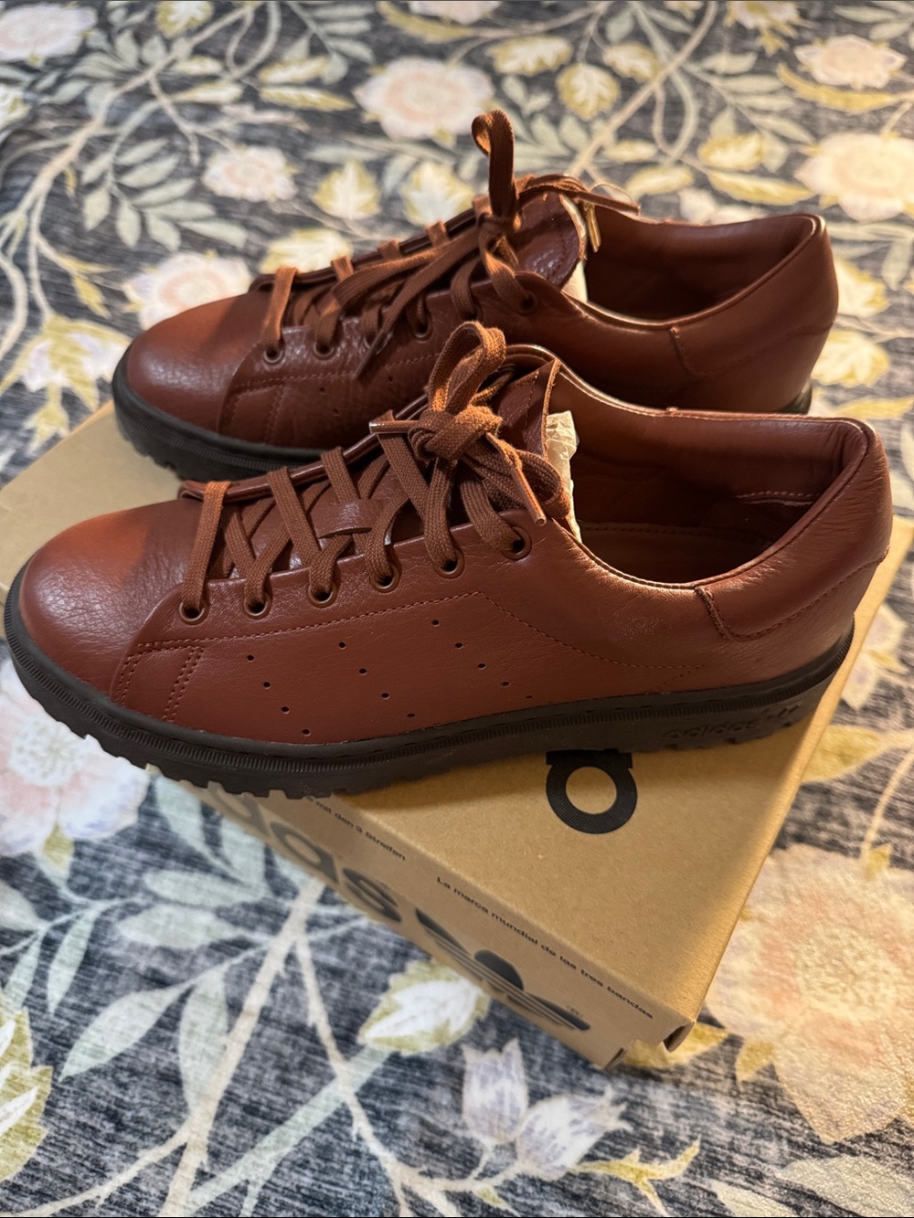 M7 W8 Stan Smith Low-Top Leather Sneakers in Chestnut Brown